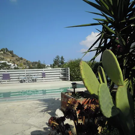 Petaloudes 2 Apartment